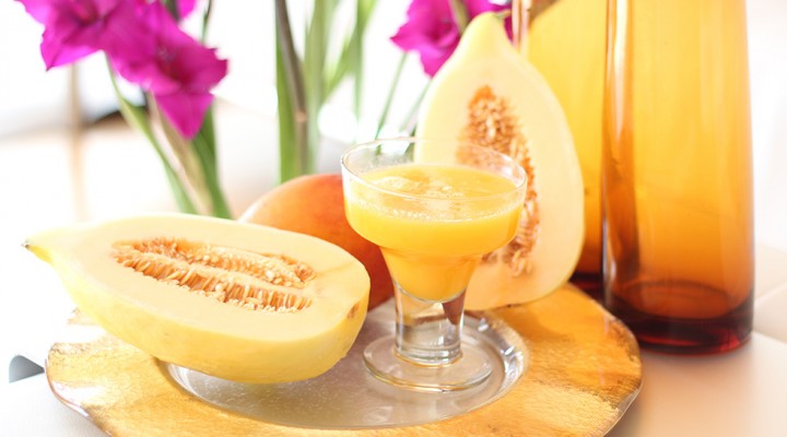 One of my juice fast staples: Mango & crenshaw melon juice. Melons and mangoes are rich in vitamin C which promotes collagen production. Mangoes are loaded with Vitamin A as well as flavonoids like beta-carotene, alpha-carotene, and beta-cryptoxanthin which are also fabulous skin beautifiers.